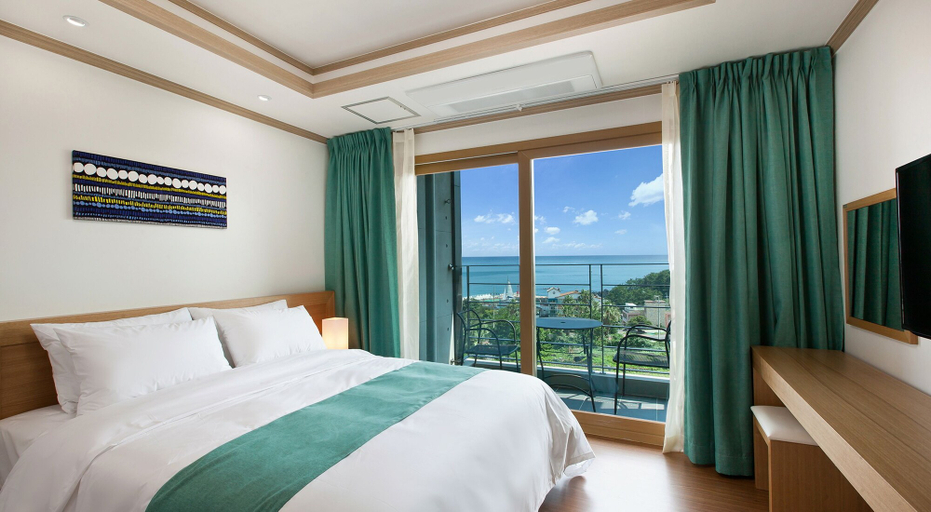 Bedroom 3, Familia Hotel Jeju, Seogwipo