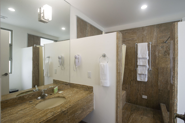 Bathroom 4, Balmoral Hotel San José CR, Historic District, San José
