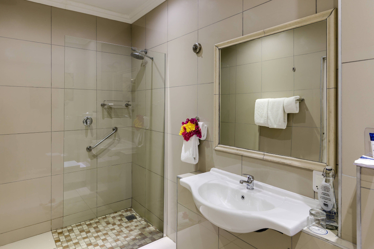 Bathroom 5, Protea Hotel by Marriott George King George, Eden