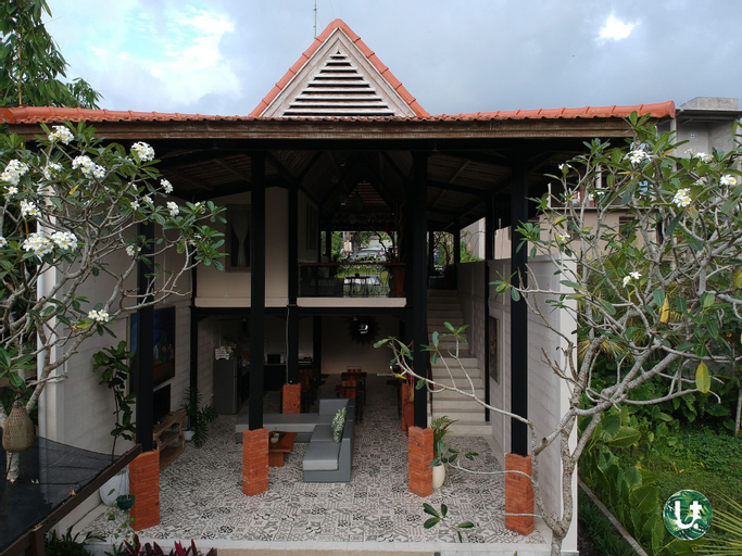Exterior & Views 9