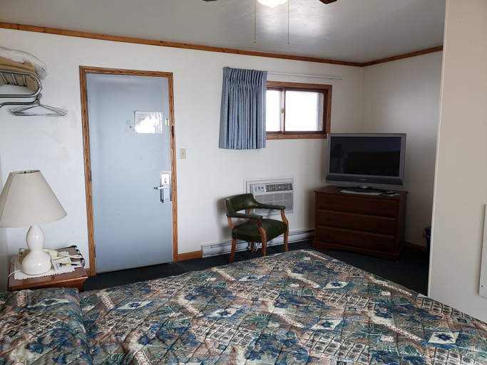 Others 5, Algoma Beach Motel, Lake Michigan