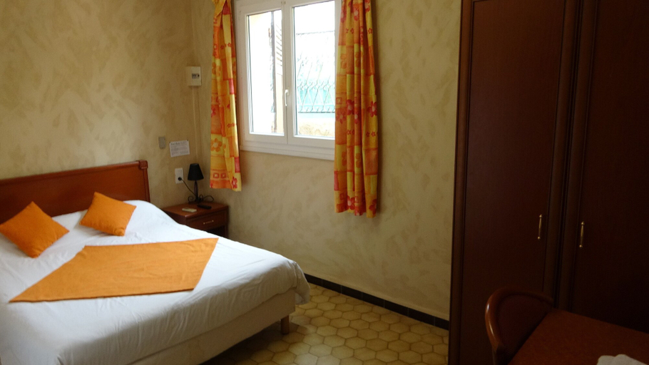 Bedroom 2, Hôtel Charles, Var