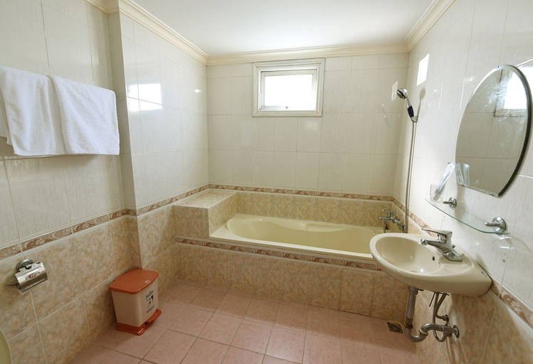 Bathroom 3, Three Palms Homestay, Da Nang