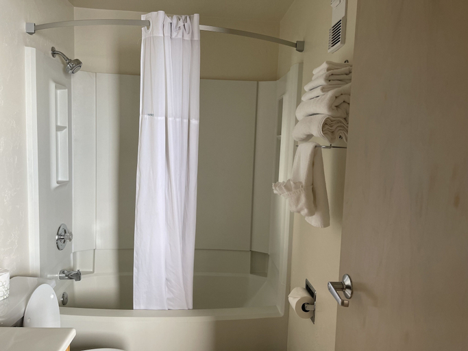 Bathroom 4, Super 8 by Wyndham Ketchikan, Ketchikan Gateway