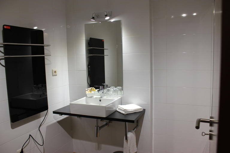 Bathroom 3, Curral D'Avó Turismo Rural & SPA, Vimioso