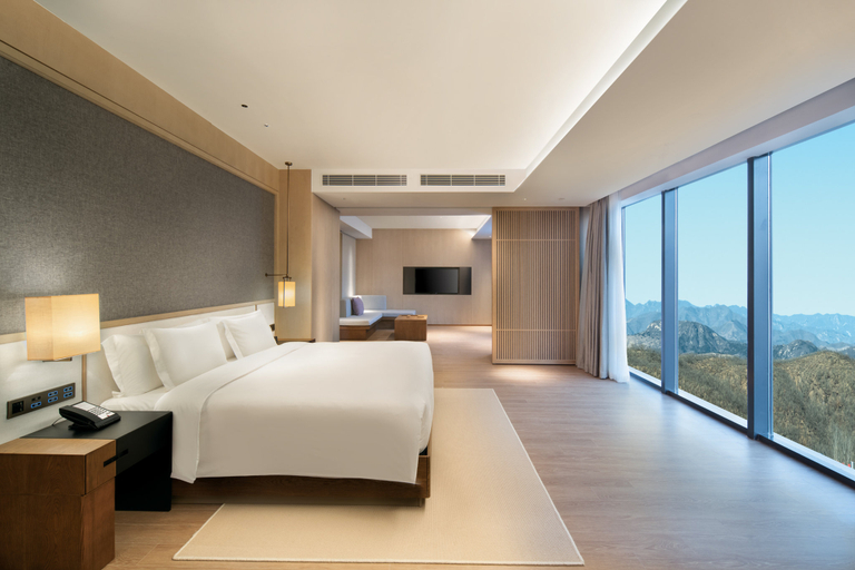 Bedroom 2, Crowne Plaza ZUNHUA HOT SPRING TOWN by IHG, Tangshan