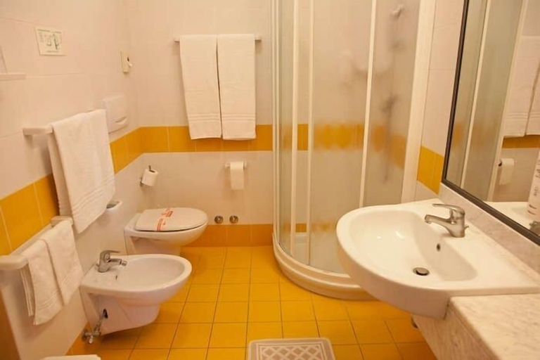 Bathroom 5, Hotel Sirenetta, Venezia