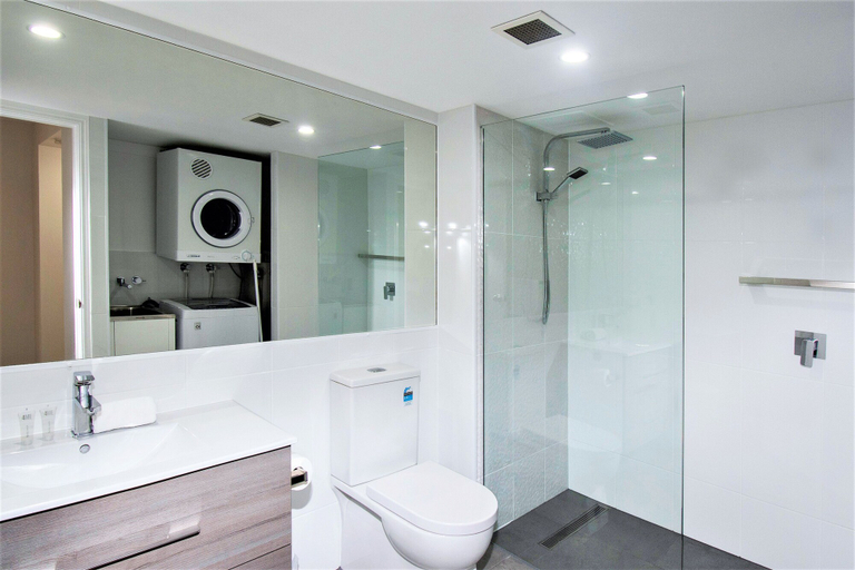 Bathroom 4, Grande Florida Beachside Resort, Gold Coast
