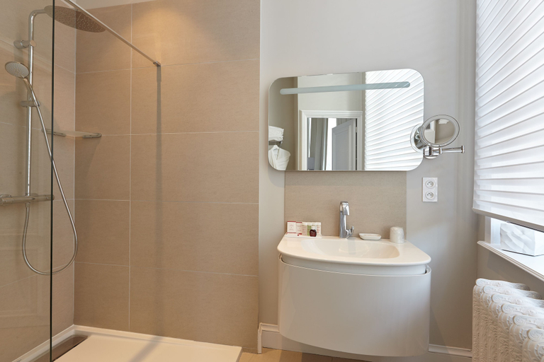 Bathroom 4, Clarance Hotel Lille, Nord