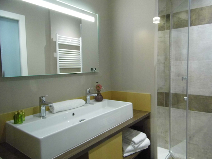 Bathroom 4, Hotel Restaurant Les Bergeronnettes, Savoie