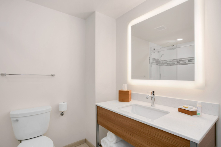 Bathroom 4, EVEN Hotel SEATTLE DOWNTOWN - LAKE UNION by IHG, Seattle