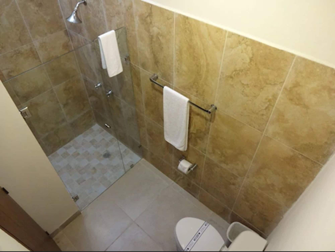Bathroom 5, TecnoHotel Valladolid, Valladolid