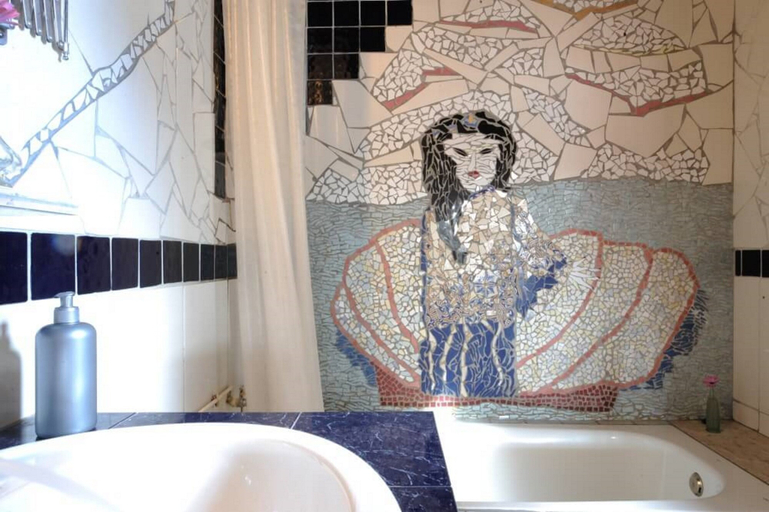 Bathroom 4, Termas da Azenha, Soure