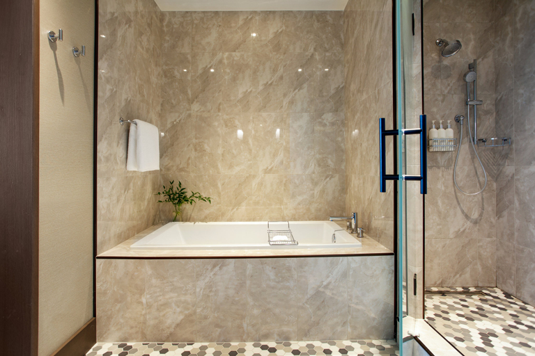 Bathroom 3, Kimpton HOTEL ARRAS by IHG, Buncombe