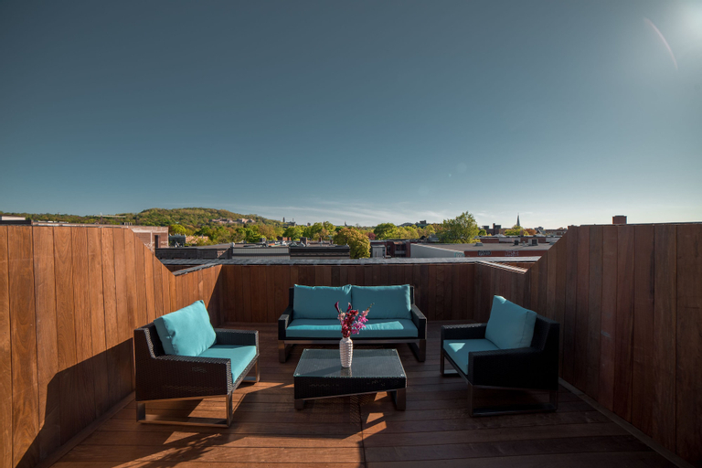Exterior & Views 7