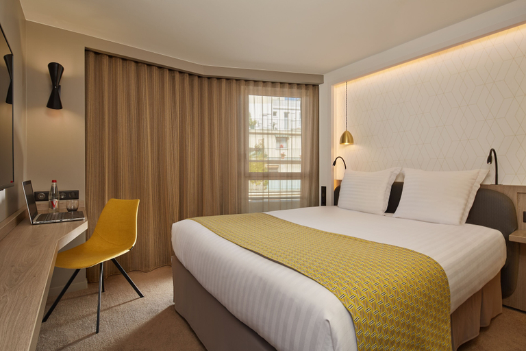 Bedroom 2, Auteuil Tour Eiffel, Paris