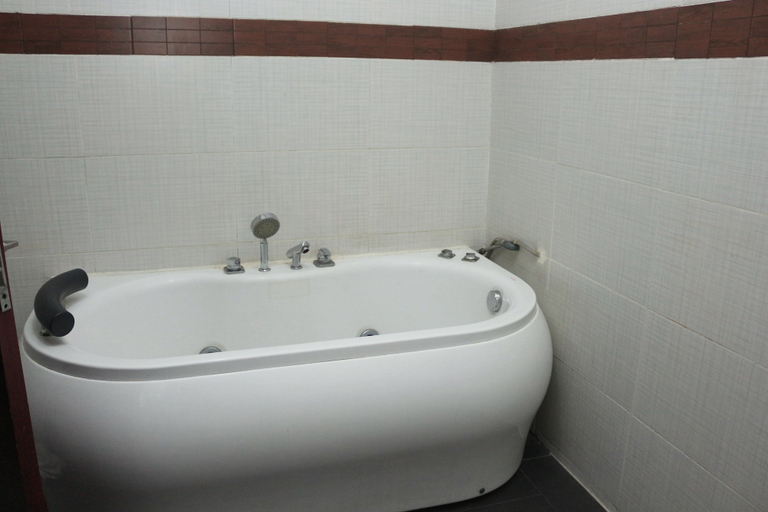 Bathroom 4, The Crib Lifestyle Hotel, Port Harcourt