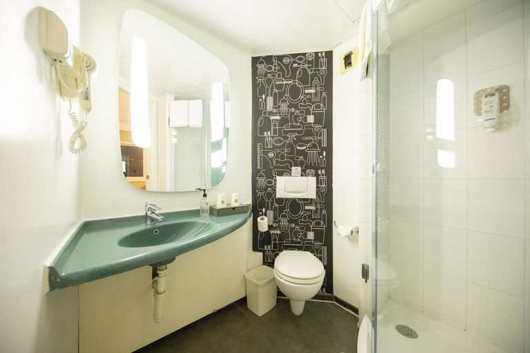 Bathroom 4, Ibis Tianjing Teda, Tianjin