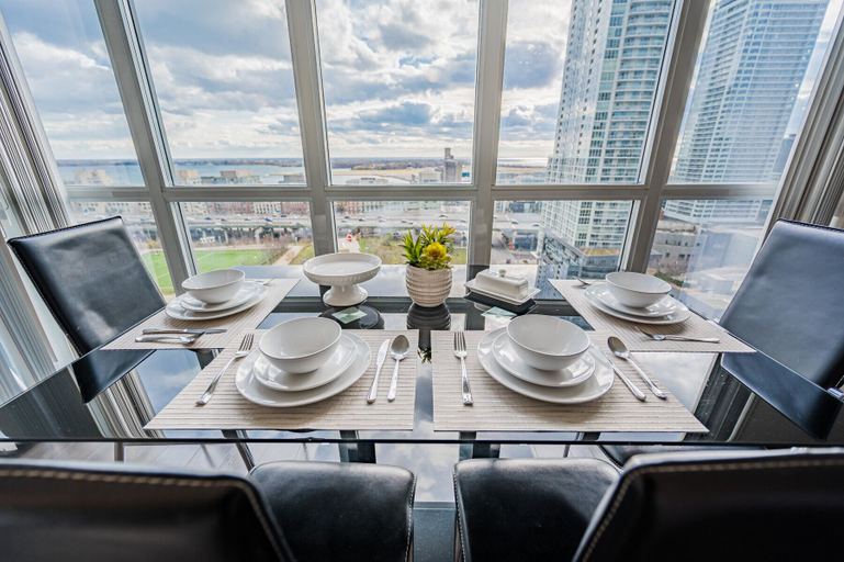 Food & Drinks, The Bay Suites - City Place, Toronto