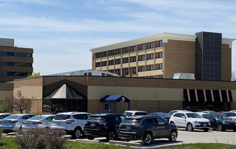 BROOKFIELD-MILWAUKEE HOTEL, Waukesha
