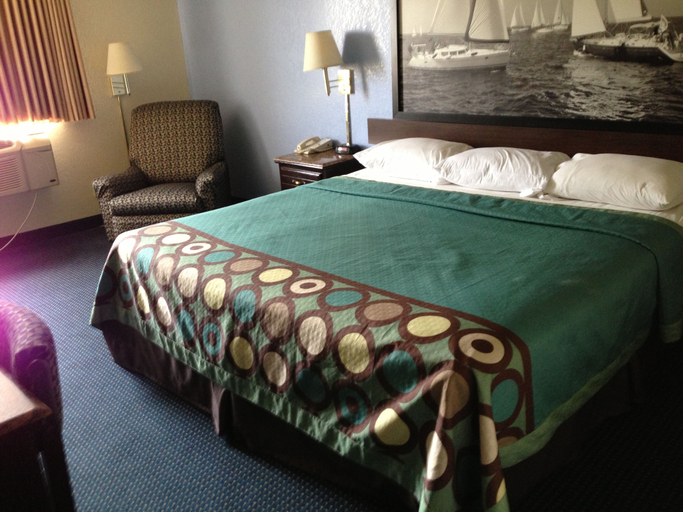 Bedroom 3, Super 8 by Wyndham New Castle, New Castle