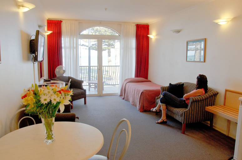 Bedroom 2, Beach Front Motel Napier, Napier