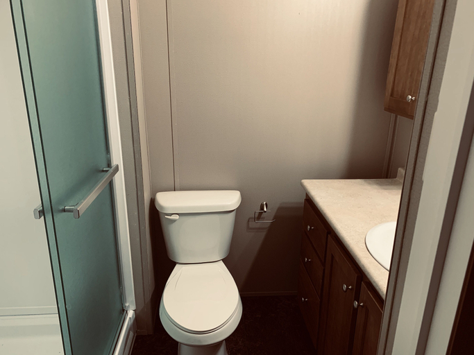 Bathroom 3, Monahans Country Inn, Ward