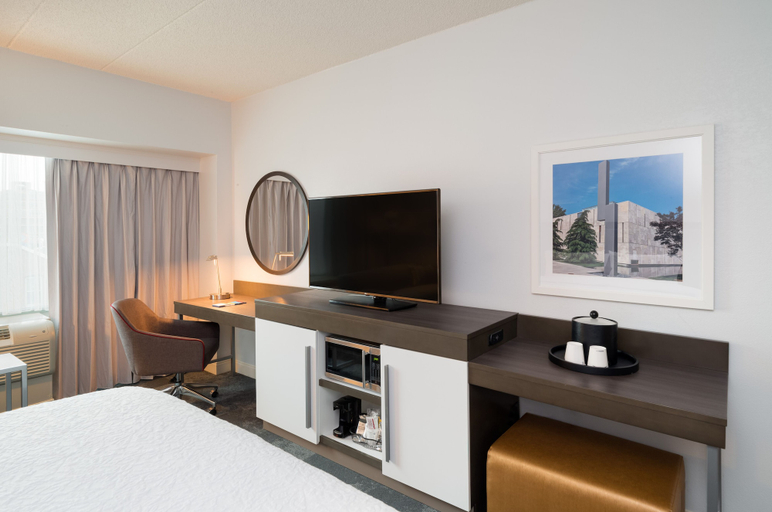 Bedroom 3, Hampton Inn Washington-Downtown-Convention Center, Washington D.C.