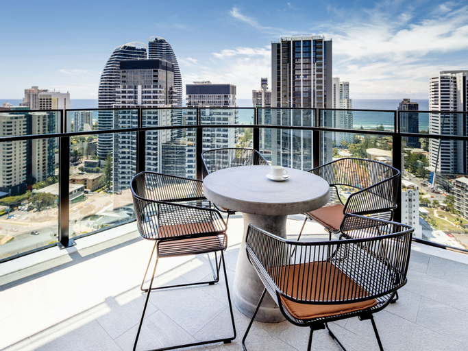 Exterior & Views 15