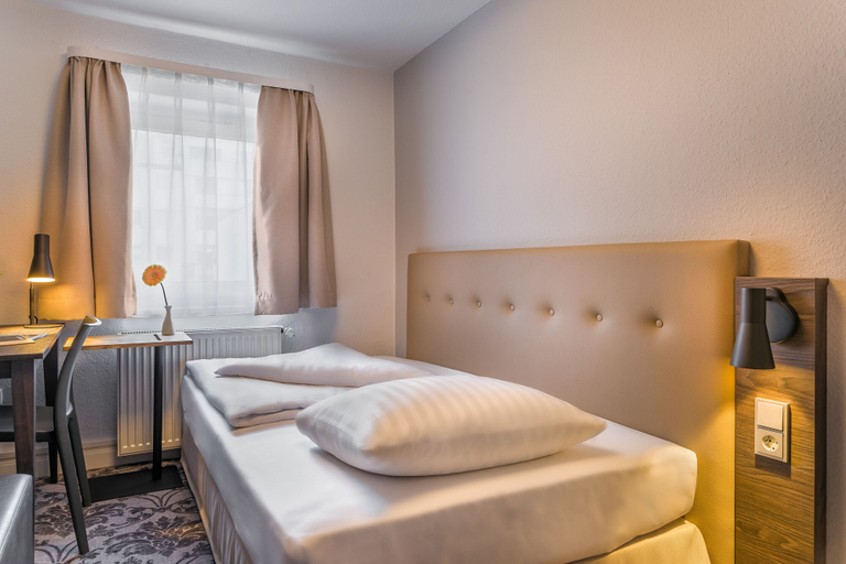 Bedroom 4, Signature Hotel Astoria Hamburg, Hamburg