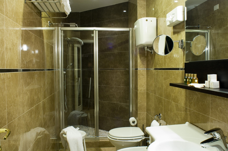 Bathroom, Grand Hotel Terme, Siena