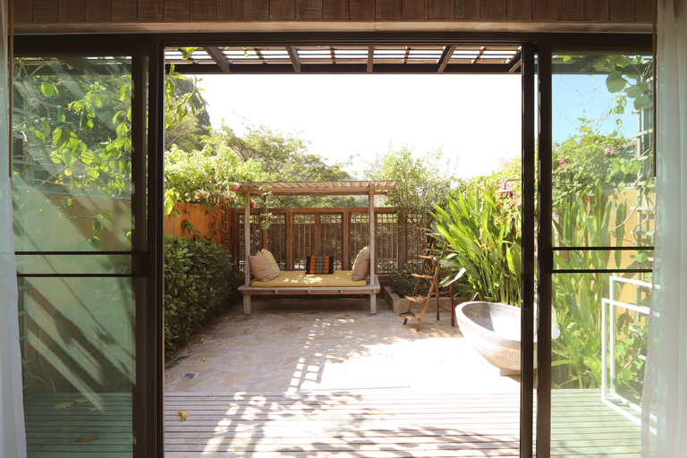 Exterior & Views 4