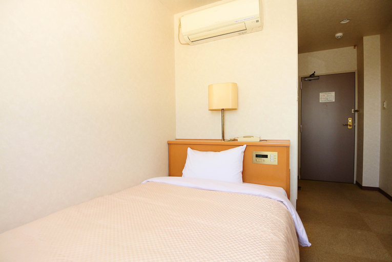 Bedroom 2, Business Hotel KG, Ōita