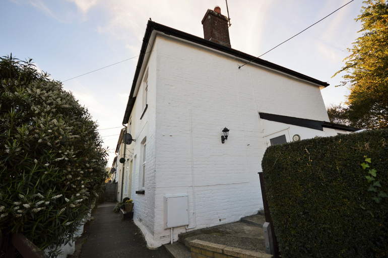 Exterior & Views 3, Charnwood Cottage, Isle of Wight