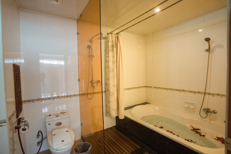 Bathroom 4, Shwe Ingyinn Hotel Mandalay, Mandalay