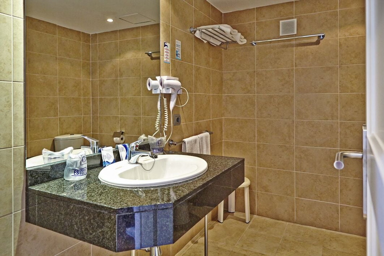 Bathroom 5, Flamboyan Caribe Hotel & Spa, Baleares