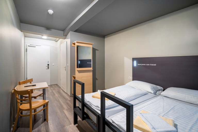 Bedroom 3, a&o Salzburg Hauptbahnhof - Hostel, Salzburg