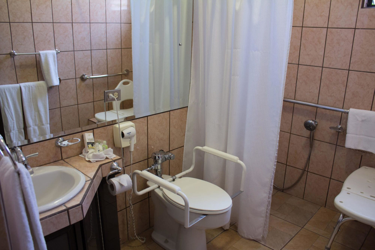 Bathroom 5, Adventure Inn, Heredia