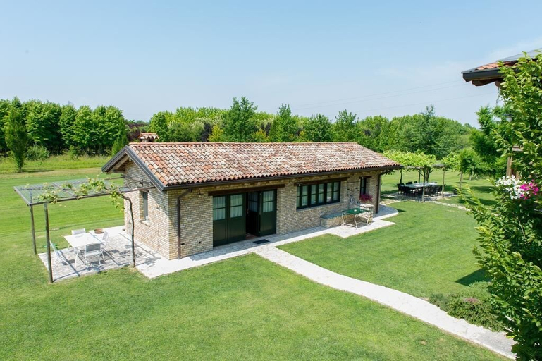 Exterior & Views 7