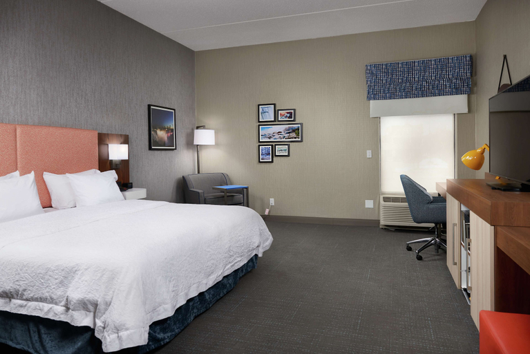 Bedroom 3, Hampton Inn Niagara Falls, Niagara