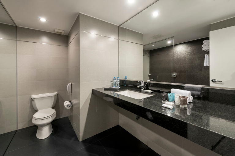 Bathroom 5, Crowne Plaza LIMA by IHG, Lima