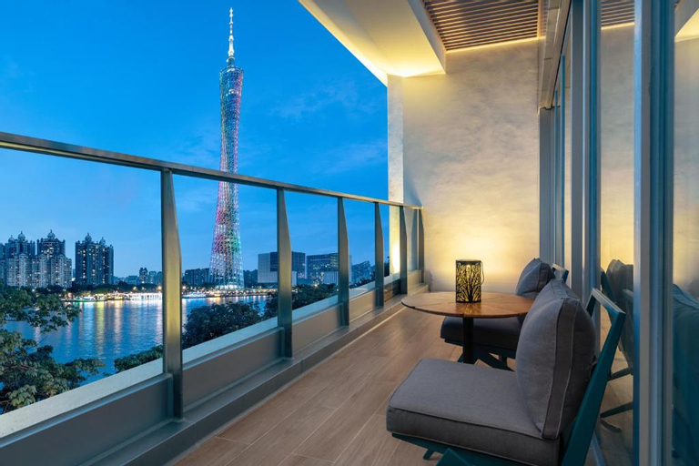 Exterior & Views 1