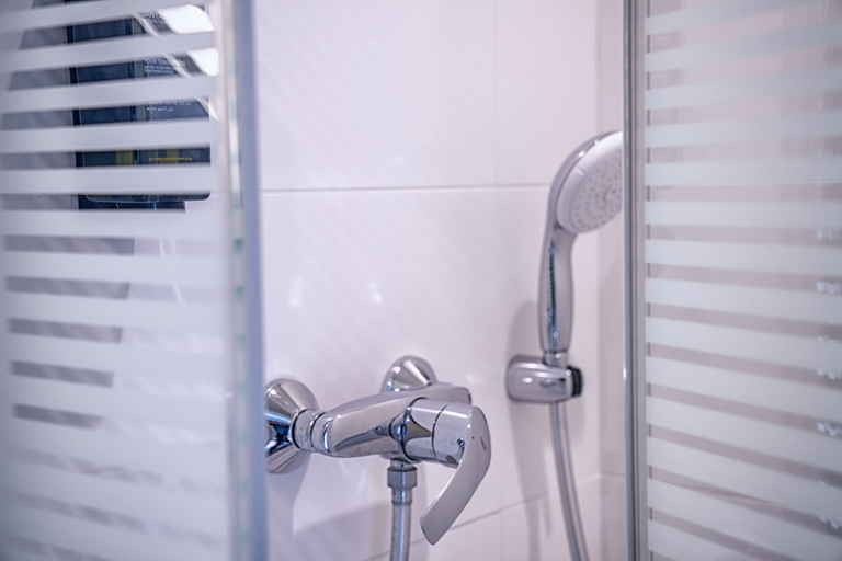Bathroom 4, Ibis Budget Reims Parc Des Expositions, Marne