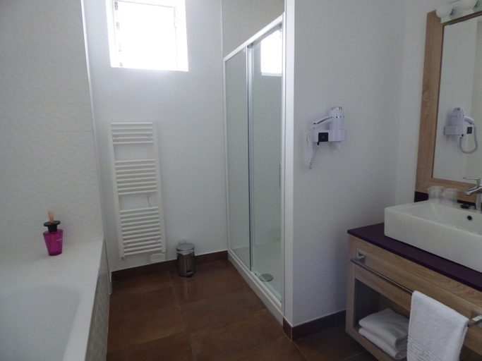 Bathroom 4, Grand Hôtel Brive, Corrèze