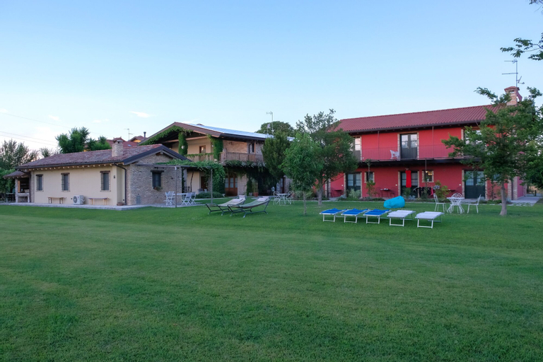 Exterior & Views 3