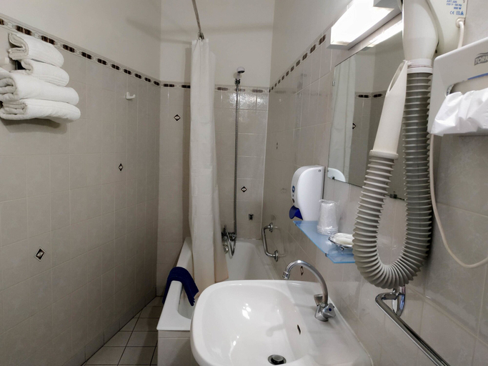 Bathroom 5, Hôtel Le Château, Ardèche