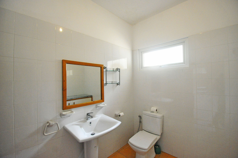 Bathroom 3, GT Self Catering Apartments