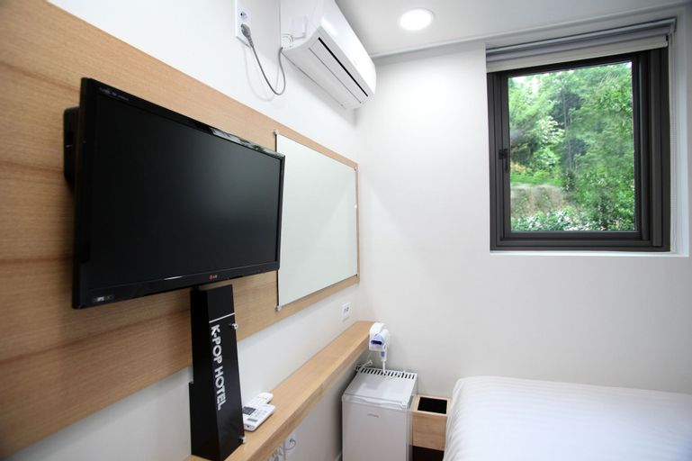 Bedroom 19