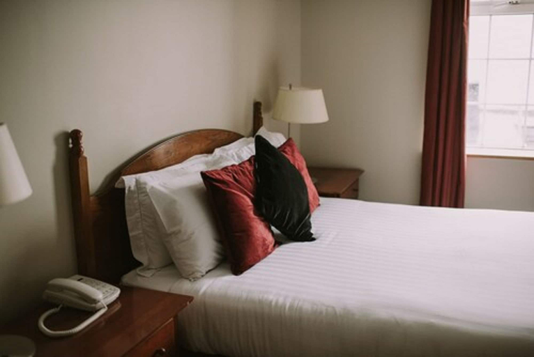 Bedroom 2, The Royal Valentia Hotel