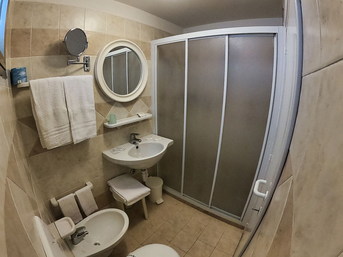 Bathroom 5, Hotel RECORD, Rimini